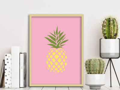 Cuadro con marco piña fondo rosa