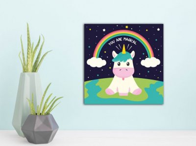 Unicornio bebe con arcoiris